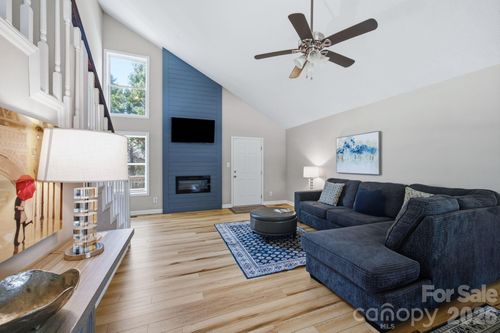 7564 Katherine Dr, Denver, NC, 28037-8201 | Card Image