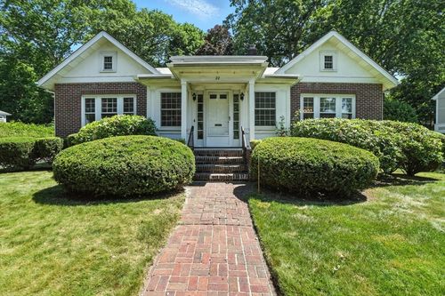 22 Stoneleigh Cir, Watertown, MA, 02472-1330 | Card Image