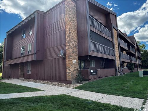 207-1130 9th Ave Ne, Swift Current, SK, S9H2S9 | Card Image