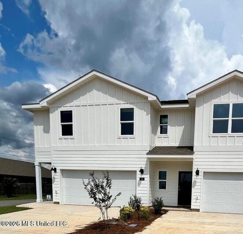 121 Harper Grove Cir, Ocean Springs, MS, 39564-4683 | Card Image