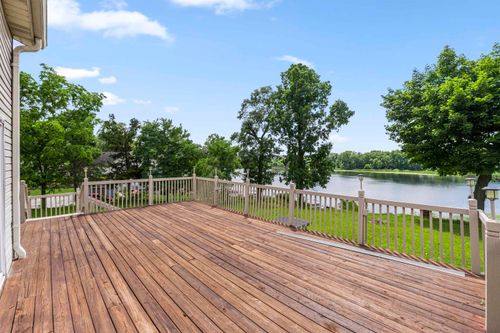 195 Lane 272 Crooked Lk, Angola, IN, 46703-8119 | Card Image