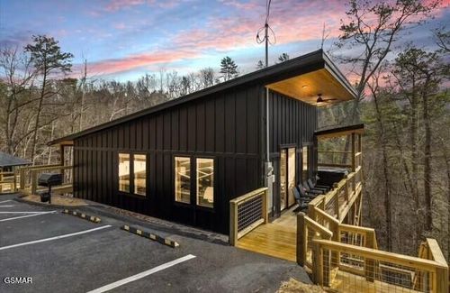 . Round Top Way, Sevierville, TN, 37862-5805 | Card Image