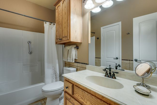 Bathroom connected to bedroom & hallway | Image 29