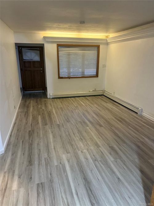 178 Commack Rd, Deer Park, NY, 11729-6113 | Card Image