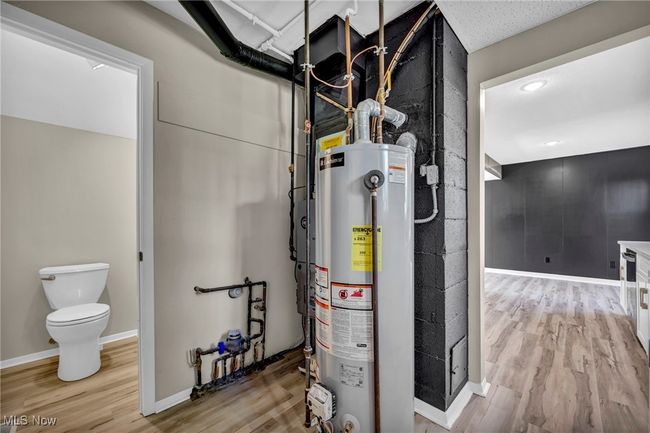 Utility room with gas water heater | Image 37