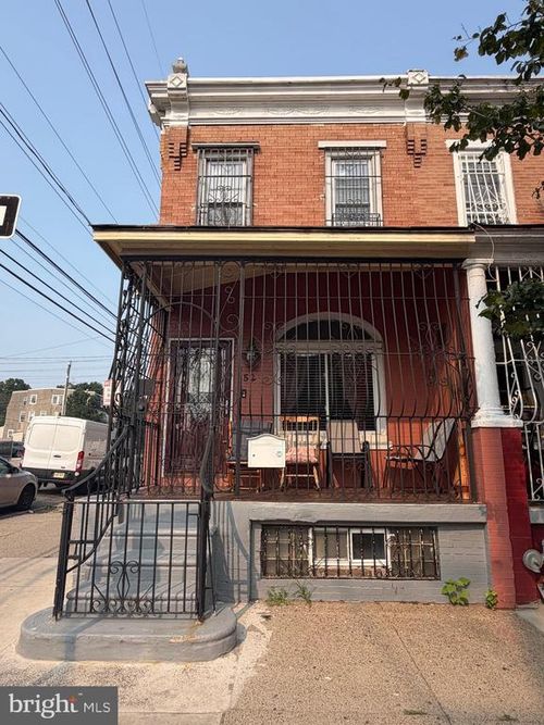 52 N 28th St, CAMDEN, NJ, 08105-2402 | Card Image