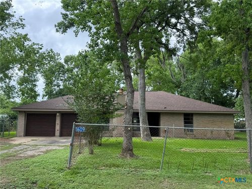 1609 Forrest Dr, Wharton, TX, 77488-6915 | Card Image