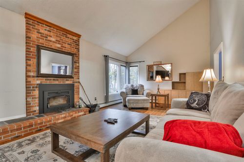 11 Teloian Dr, Hudson, NH, 03051-3937 | Card Image