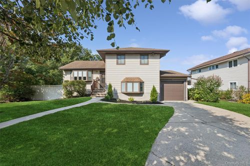 52 Narcissus Avenue, Oyster Bay, NY, 11753 | Card Image