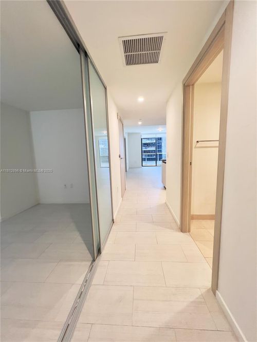 unit-2205-1000 Brickell Plz, Miami, FL, 33131-3841 | Card Image