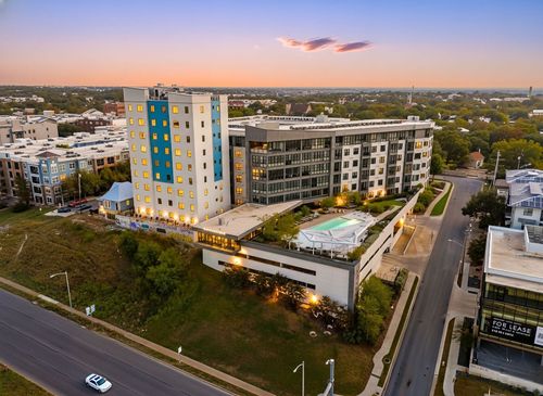 apt-204-800 Embassy Dr, Austin, TX, 78702-2722 | Card Image