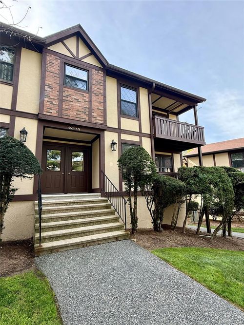 571 Sierra Vista Ln, Valley Cottage, NY, 10989-2713 | Card Image