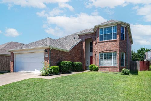 8516 Silverbell Ln, Fort Worth, TX, 76140-3106 | Card Image
