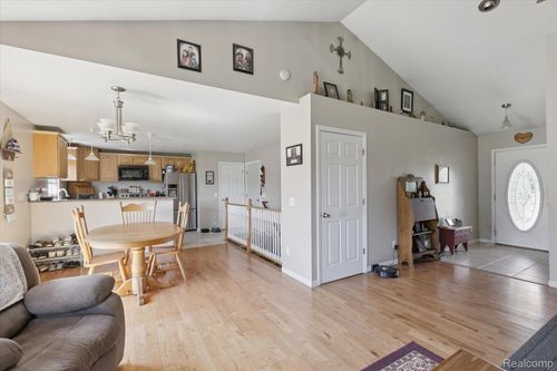 725 Alexander Ln, Vassar, MI, 48768-1450 | Card Image