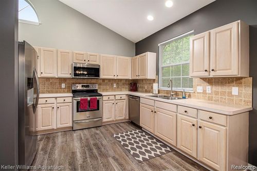 130 Lakeshore Pointe Dr, Howell, MI, 48843-7566 | Card Image