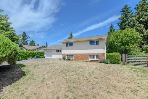 4155 Longview Dr, Saanich, BC, V8N2L2 | Card Image