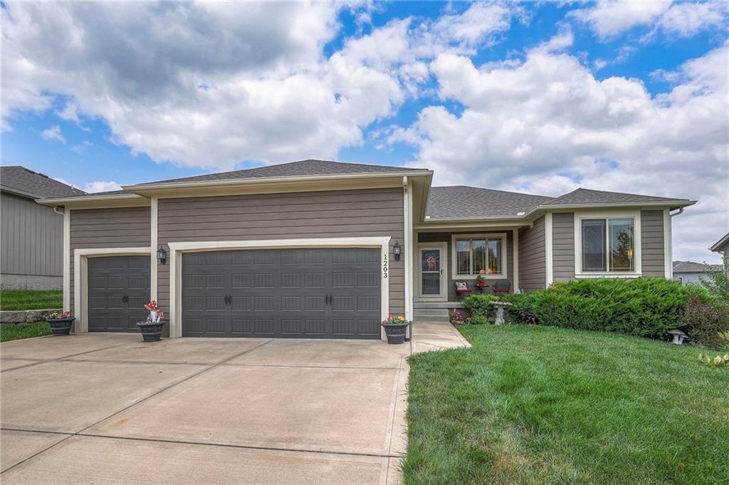Mission Dr, Raymore, MO 64083