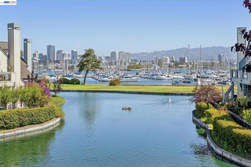 987 Independence Dr, Alameda, CA, 94501-1064 | Card Image
