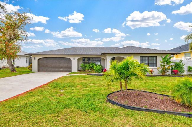 419 Dorchester Drive, House other with 3 bedrooms, 2 bathrooms and null parking in Venice FL | Image 1