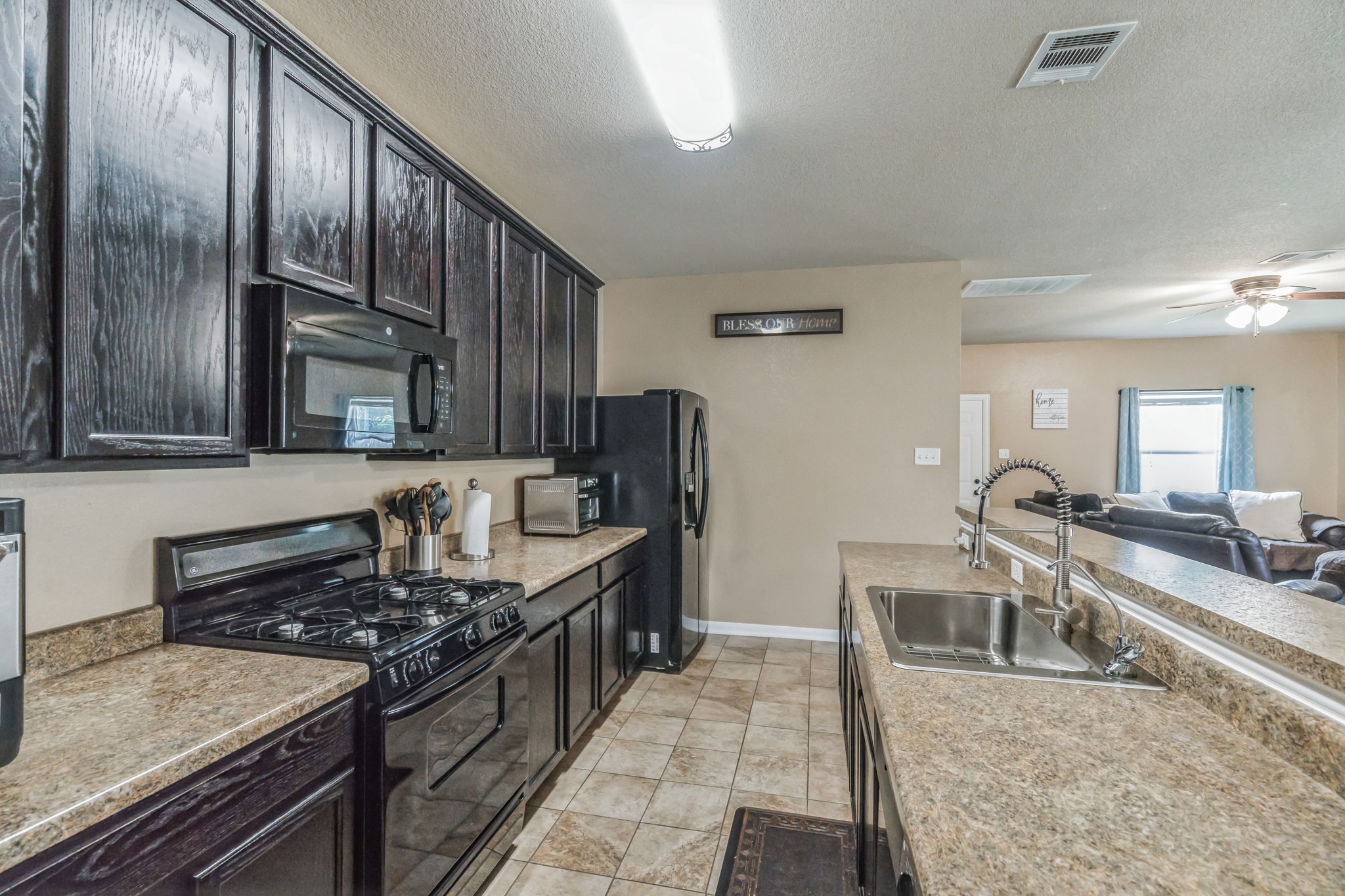 Blewett Dr, Hutto, TX 78634