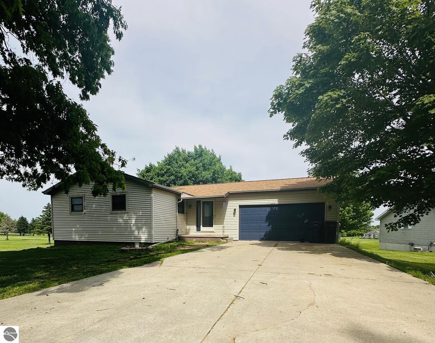 Par Dr, Weidman, MI 48893