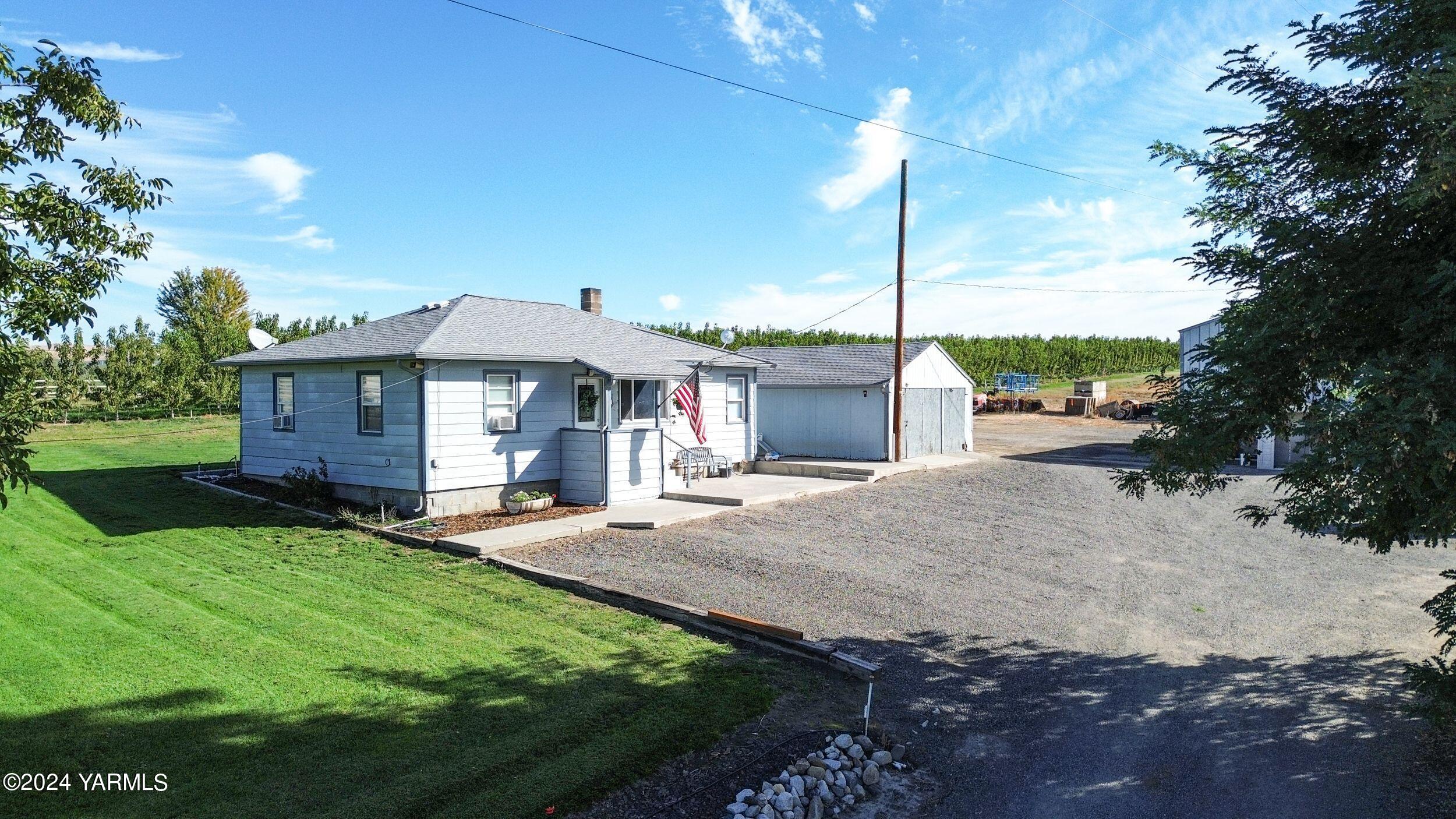 Roza Dr, Zillah, WA 98953