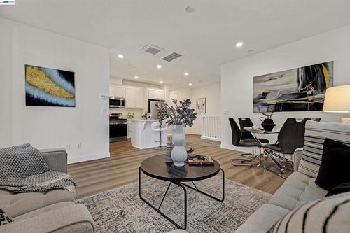 5885 Cadence Ave, Dublin, CA, 94568-4786 | Card Image