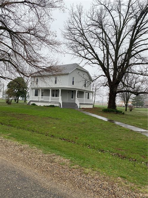 402 W Main St, Shumway, IL, 62461-1002 | Card Image