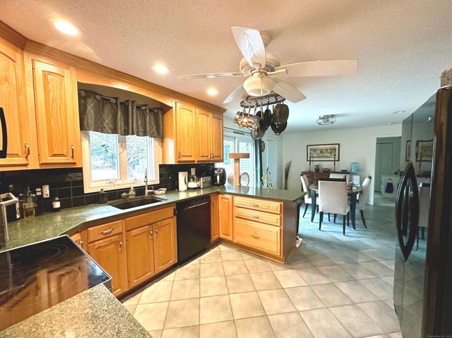 45 Maple View Dr, House other with 2 bedrooms, 2 bathrooms and null parking in Wolcott CT | Image 17