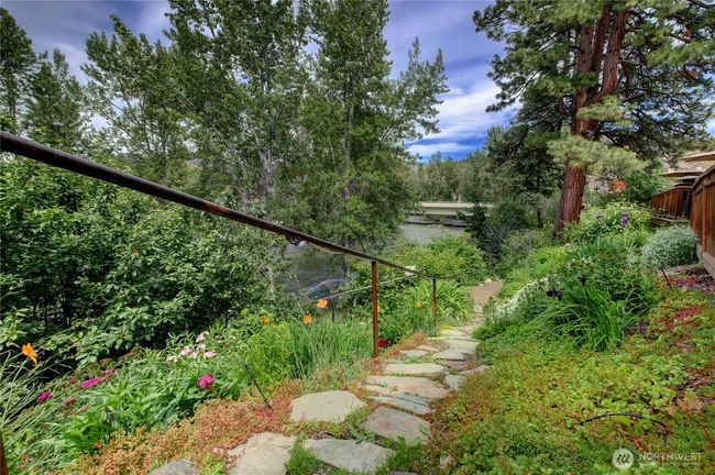 Walk down to the river from the back of the lodge. | Image 32