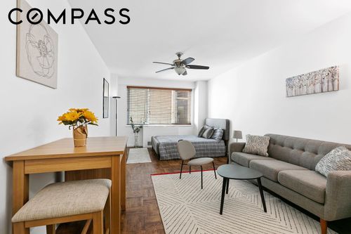 10b-301 E 22nd St, New York, NY, 10010-4822 | Card Image