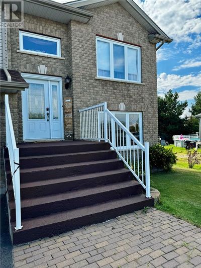 4624 Beaudelaire Crt, House other with 3 bedrooms, 2 bathrooms and null parking in Val Therese ON | Image 2