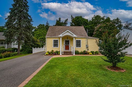 309 Laurel Avenue, Huntington, NY, 11768 | Card Image