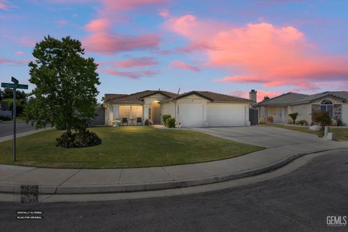 10401 Iroquois Ln, Bakersfield, CA, 93312 | Card Image