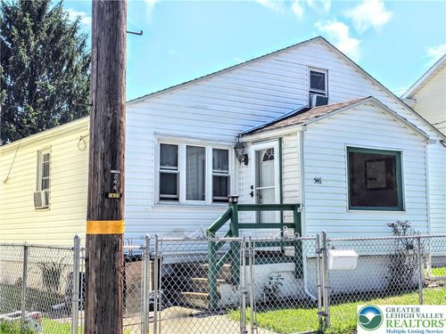 546 W Main St, Weatherly, PA, 18255-1025 | Card Image