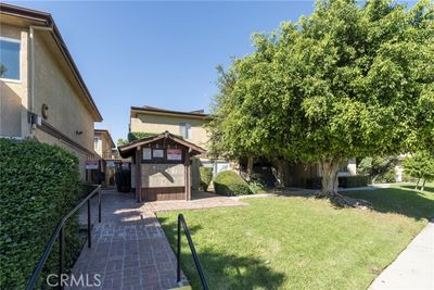 D10 - Lennox Avenue, Condo with 2 bedrooms, 1 bathrooms and 2 parking in Van Nuys CA | Image 3