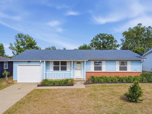 733 N Moccasin St, Sapulpa, OK, 74066-3215 | Card Image