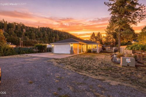 125 Penny Ln, Shady Cove, OR, 97539-9787 | Card Image