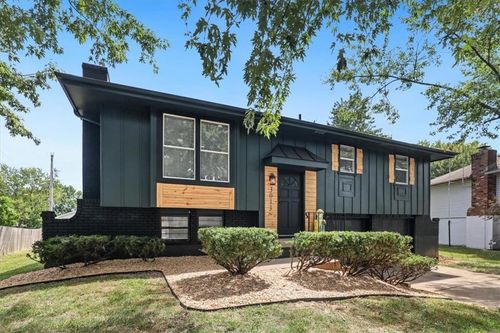 3013 Taylor Dr, Independence, MO, 64055-2850 | Card Image