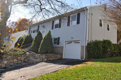 22 Essex Rd, Greenwich, CT, 06831-4135 | Card Image