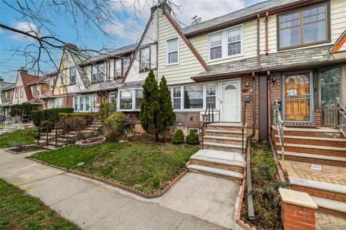 6779 Exeter St, Forest Hills, NY, 11375-4150 | Card Image