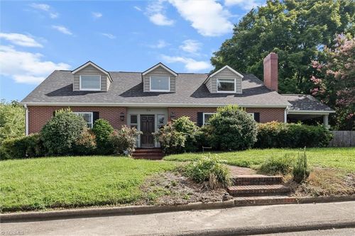 124 Orchard Street, Mount Airy, NC, 27030 | Card Image