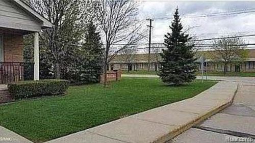 25883 Village Ln, Warren, MI, 48089-1477 | Card Image