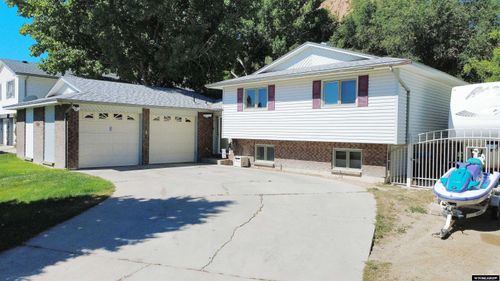 635 Wilkes Dr, Green River, WY, 82935-5035 | Card Image