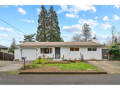 8590 Se 155th Ave, Happy Valley, OR, 97086-5524 | Card Image