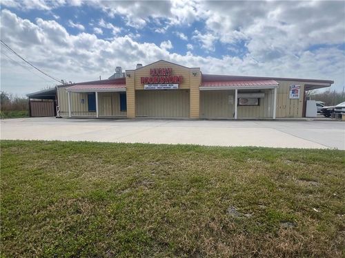 111 Cran Dr, Buras, LA, 70041-5011 | Card Image