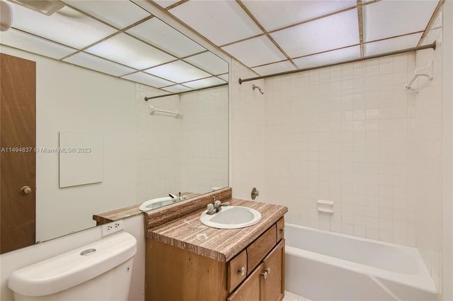 APT-2L - 3760 Inverrary Dr, Condo with 2 bedrooms, 2 bathrooms and null parking in LAUDERHILL FL | Image 15