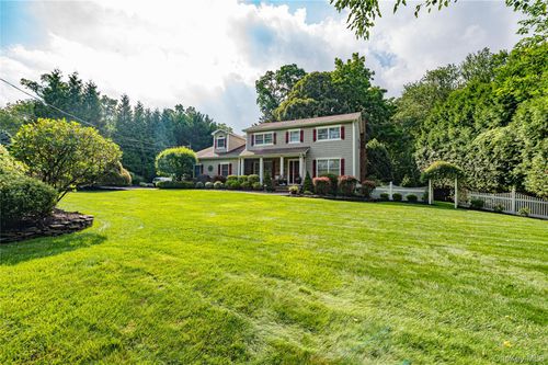 14 Breeze Hill Rd, Northport, NY, 11768-1324 | Card Image