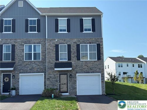 4946 Brookside Ct, COOPERSBURG, PA, 18036-8729 | Card Image
