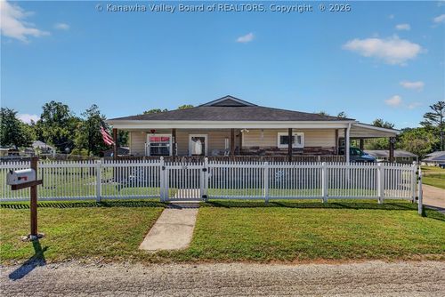 116 1st Ave, Tornado, WV, 25202-9704 | Card Image